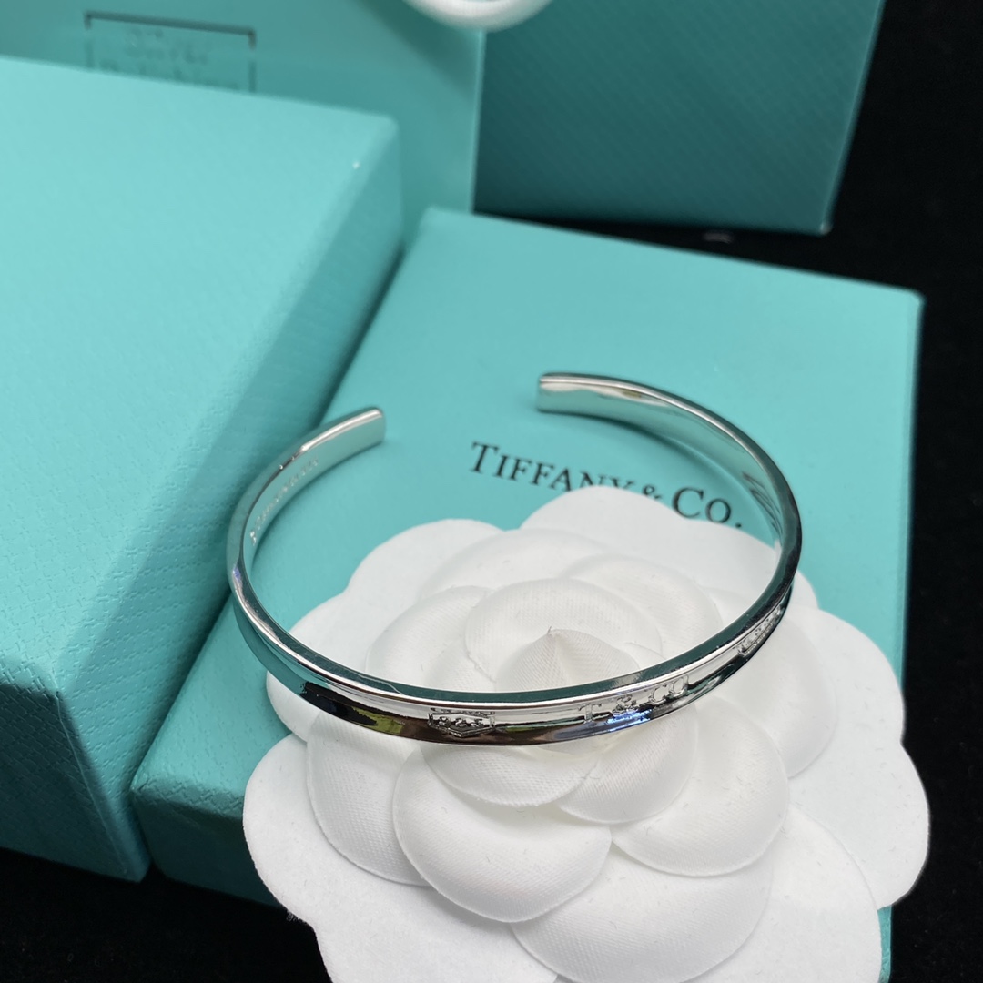 TOP Tiffany & Co. 1837™ Cuff in Silver Bracelet