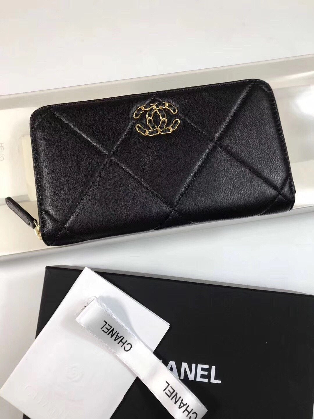 TOP CHANEL 19 Zipper Quilted Wallet - Black