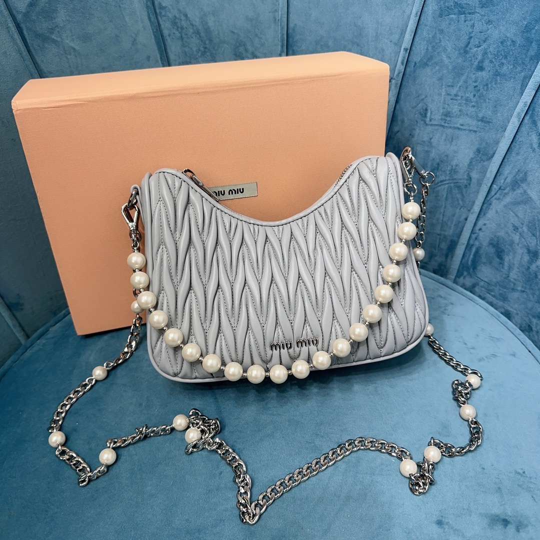 TOP Miu Miu Lambskin Pearl Decoration Bag 21 x 16.5 x 5.5 cm - 3 Color