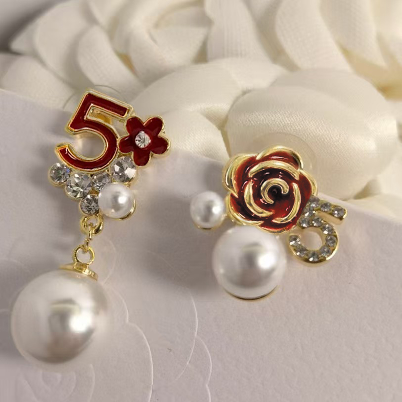 TOP CHANEL Earrings with Pearls and Flowers - 2 Color