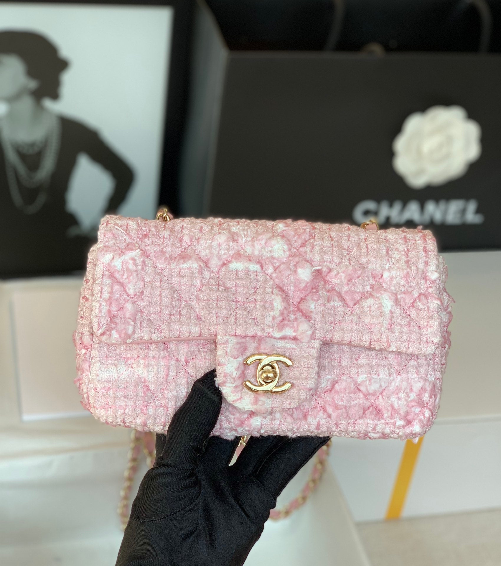 TOP CHANEL Classic Flap Bag  in Tweed New Mini 20cm - Pink Sakura