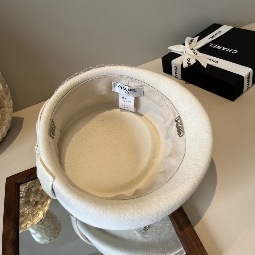 TOP CHANEL Beret Hat - Beige