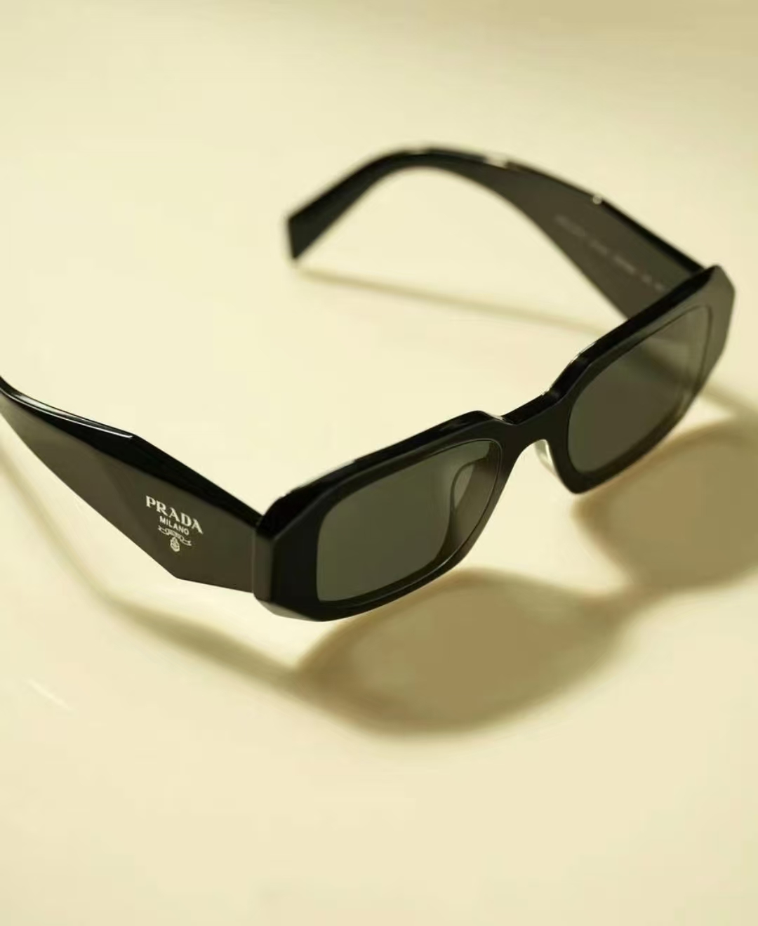 TOP PRADA Sunglasses - Black