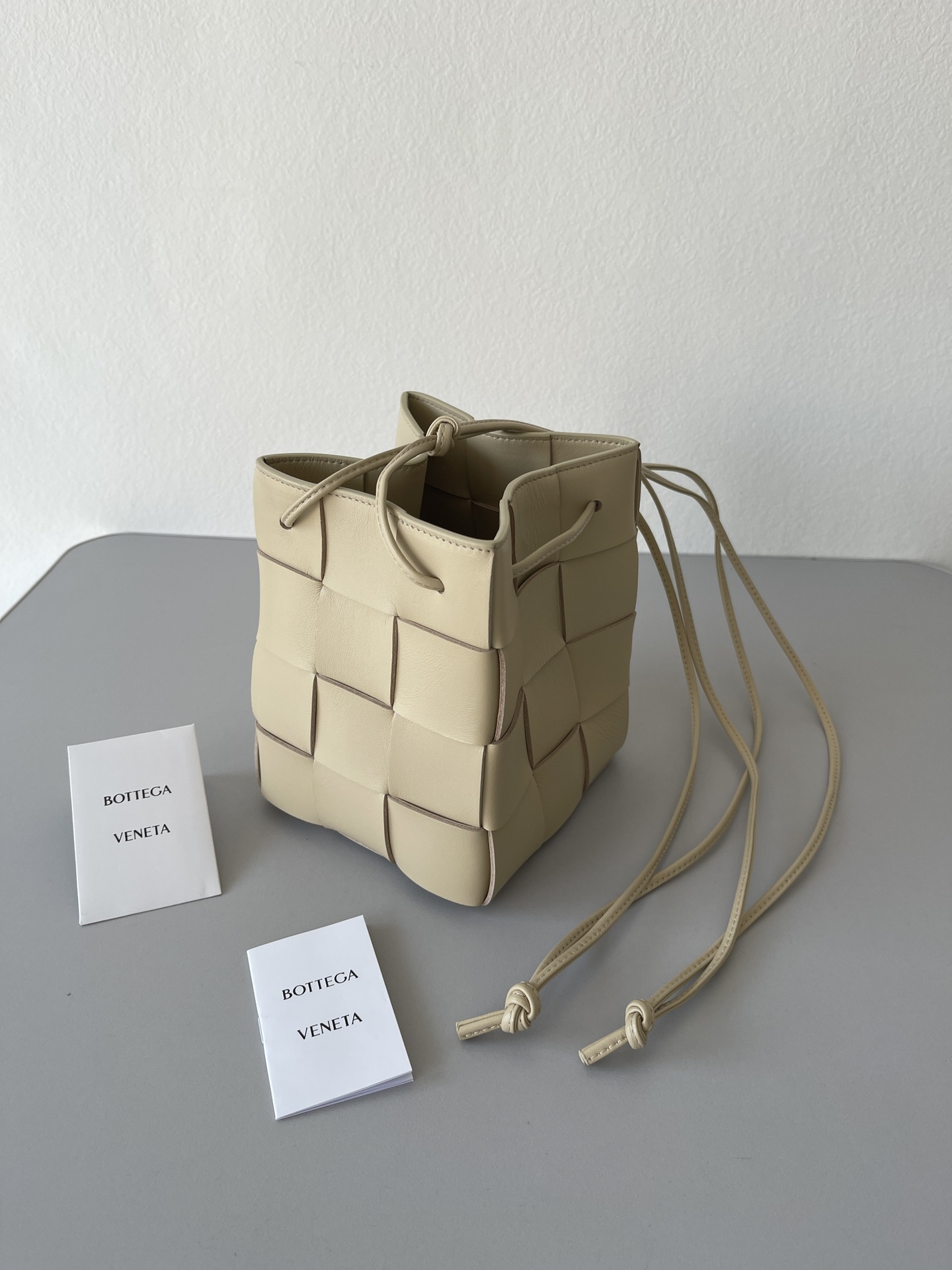 TOP Bottega Veneta BV Woven Large Bucket Bag - Beige