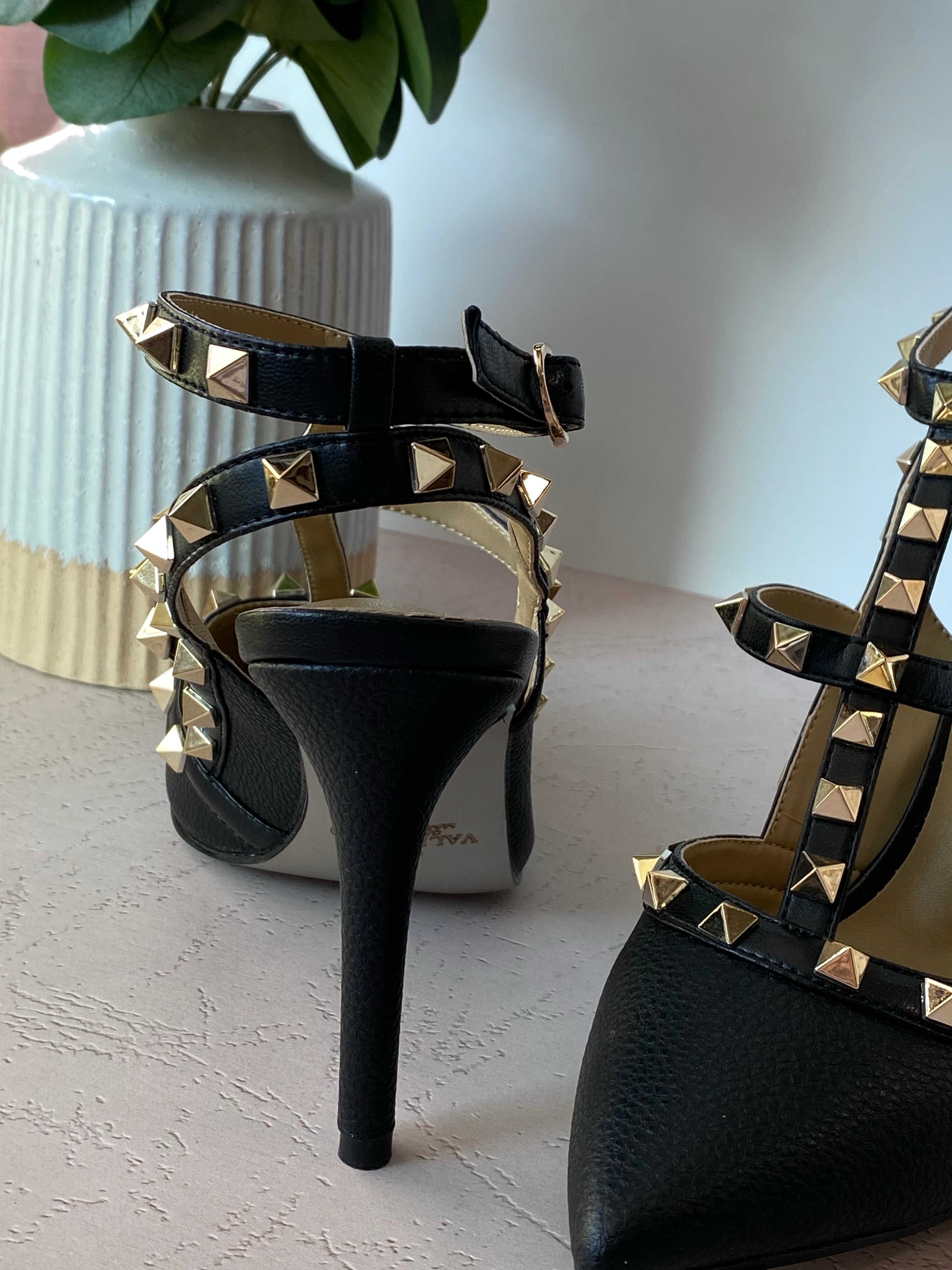 TOP VALENTINO  Rock Studs High Heels Grainy Leather - Black