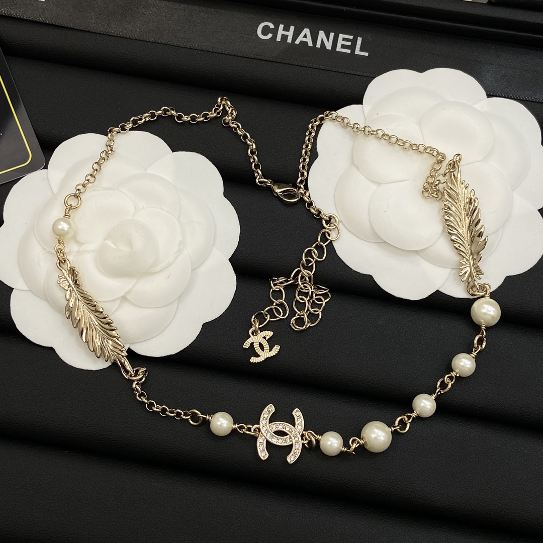 TOP CHANEL Feather Necklace - 2 Color