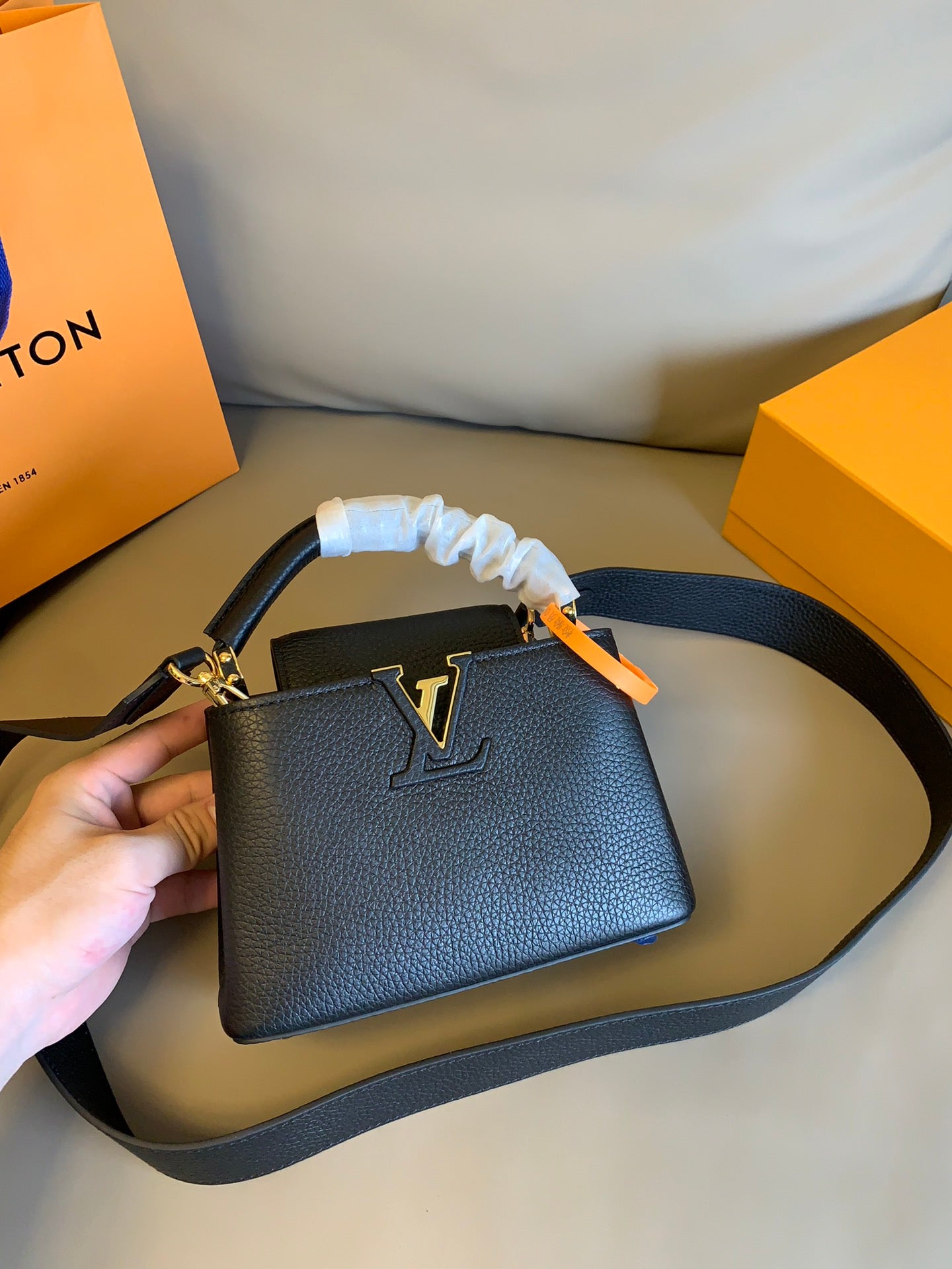 TOPLouis Vuitton LV Capucine  Bag 21*8*14 cm- Black