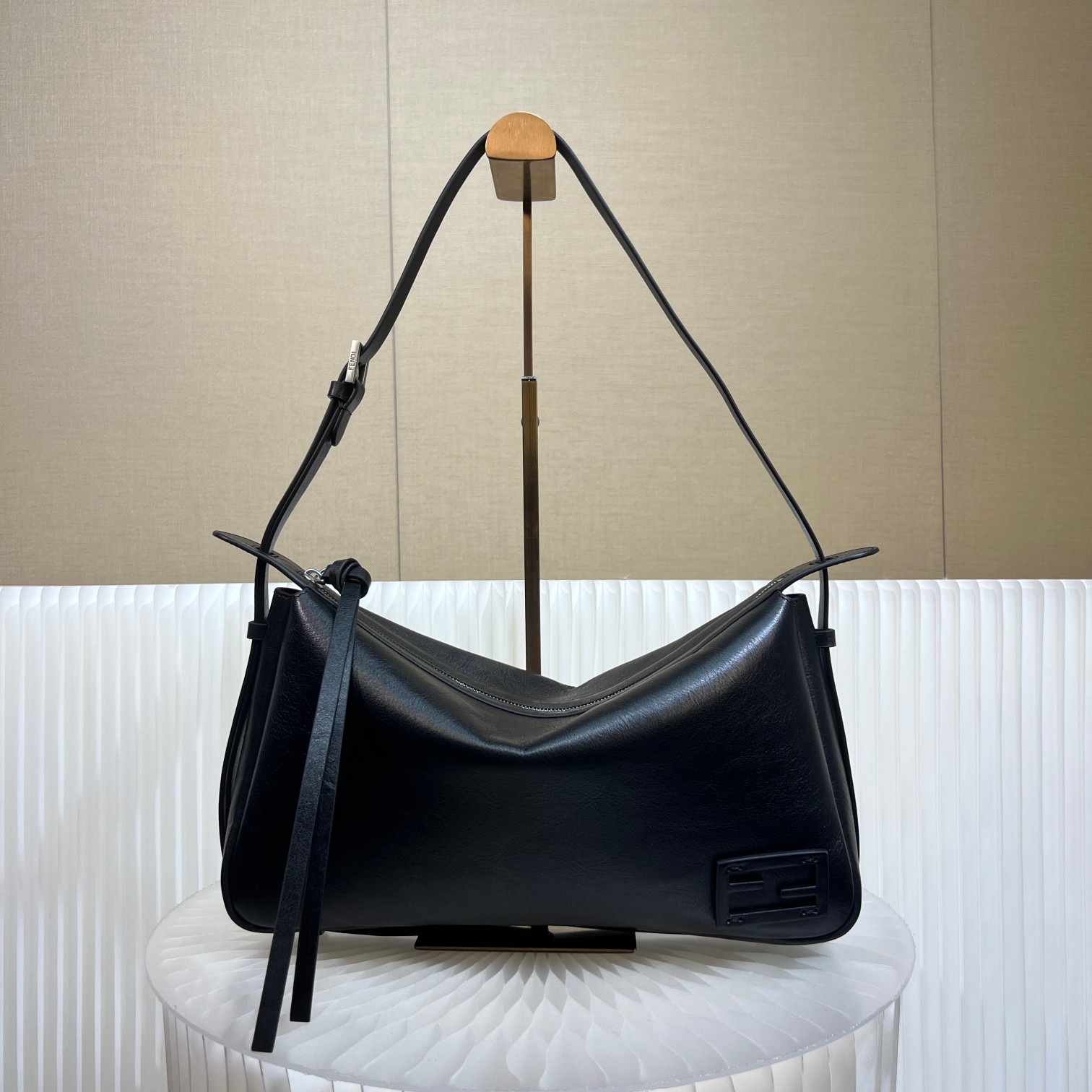 TOP FENDI Simply Fendi Shoulder Bag 34.5×4.5x20CM - 2 Color