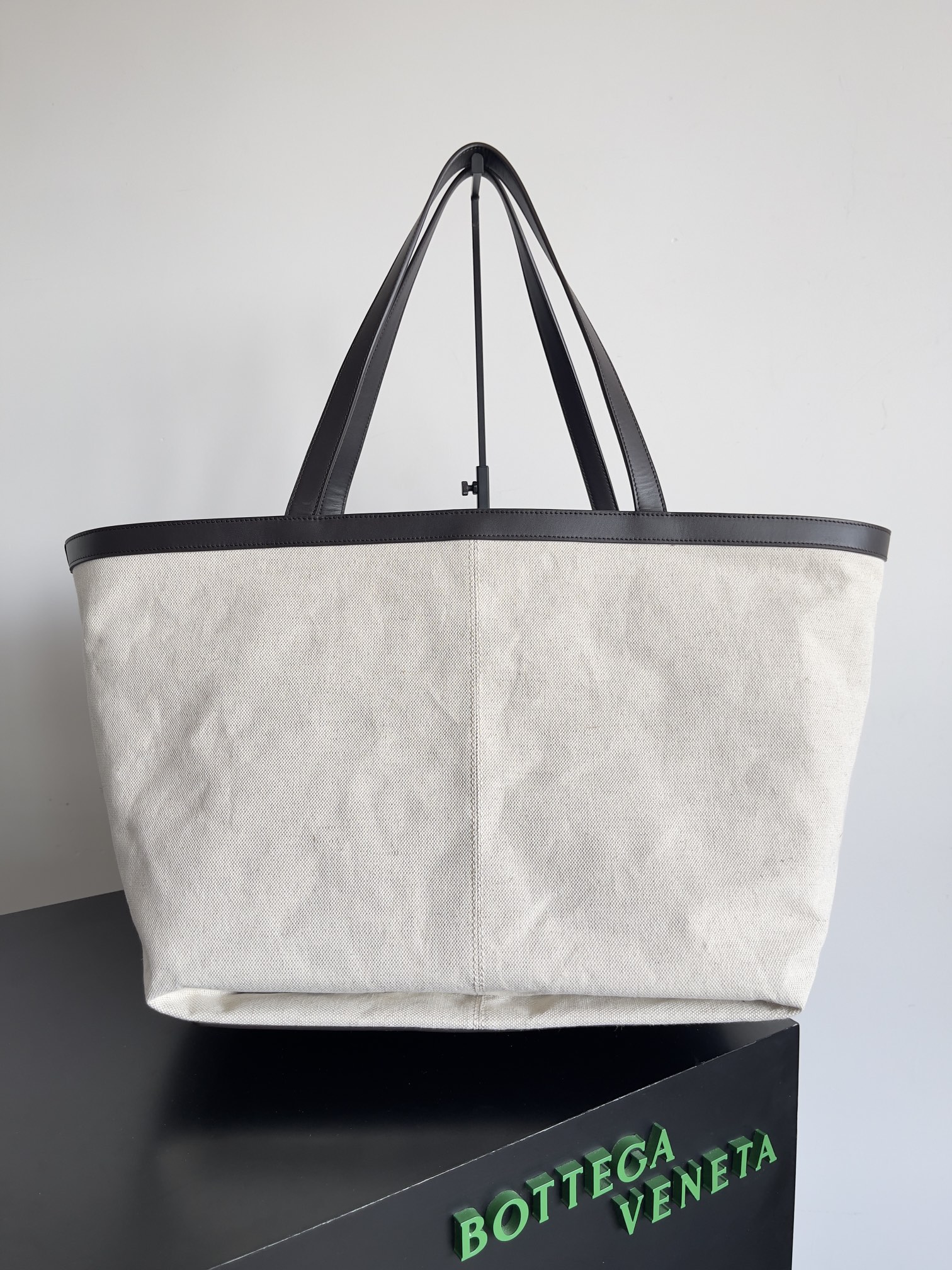 TOP Bottega Veneta BV Flip Flap Tote Bag
