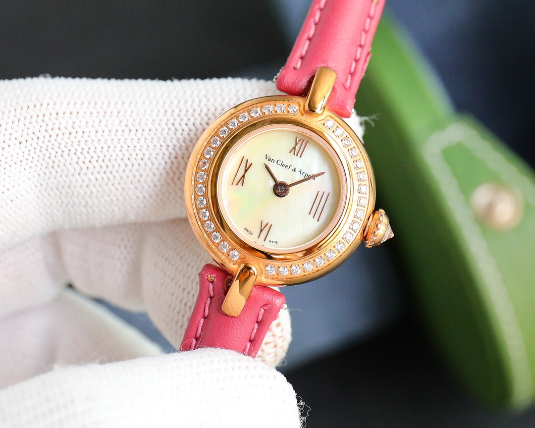 TOP Van Cleef & Arpels Watch - Red