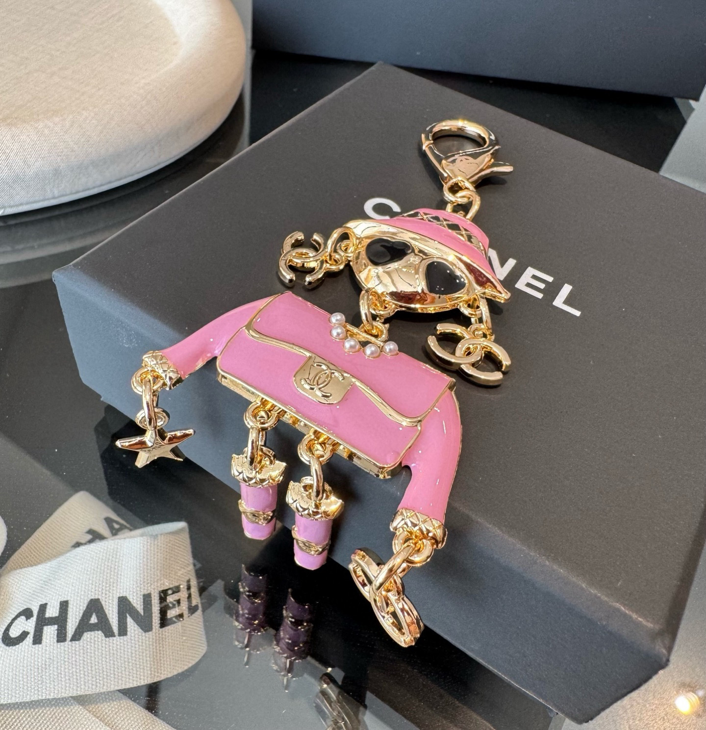 TOP CHANEL CC Alien Key Chain - 2 Colors