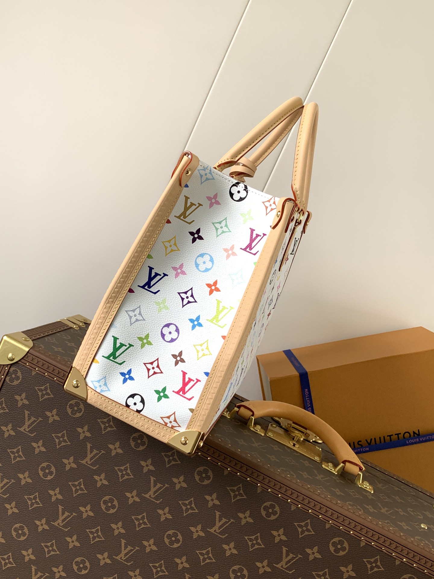 TOP Louis Vuitton LV x TM On The Go MM Bag 35 x 27 x 14 cm - White