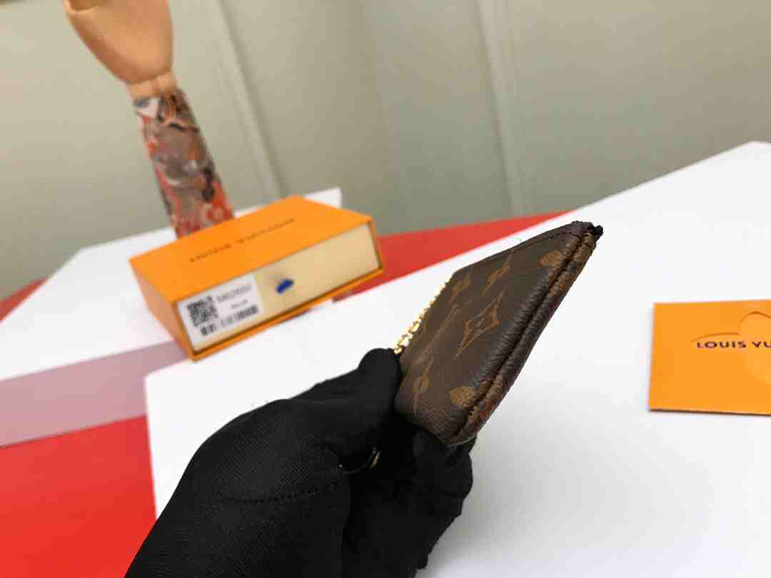 TOP Louis Vuitton LV Key Wallet - Monogram
