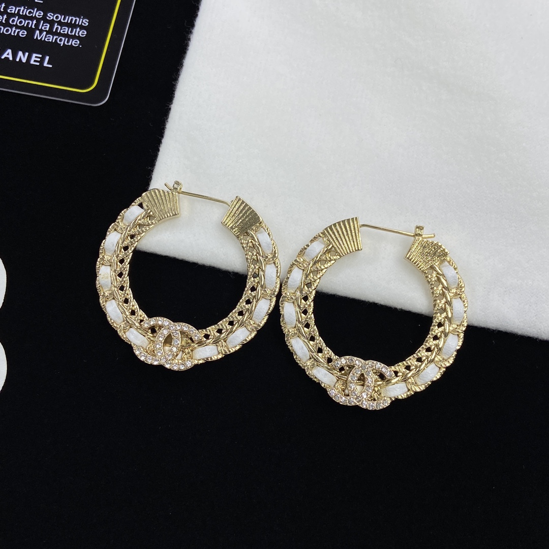 Top CHANEL Metal Earrings - 3 Colors