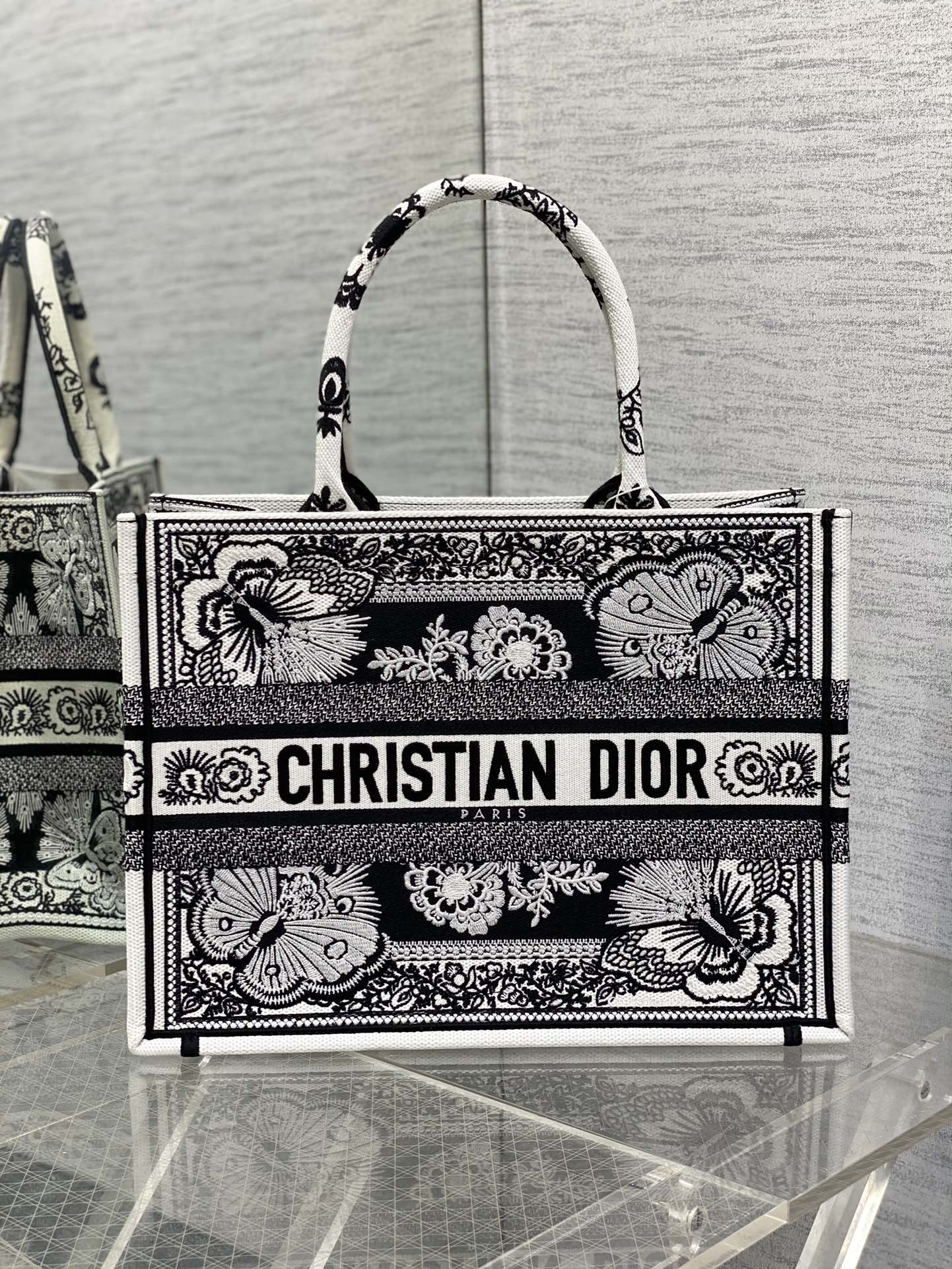 TOP Christian Dior Butterfly Embroidery Pattern Tote Handbags 36cm/41cm - 2 Sizes