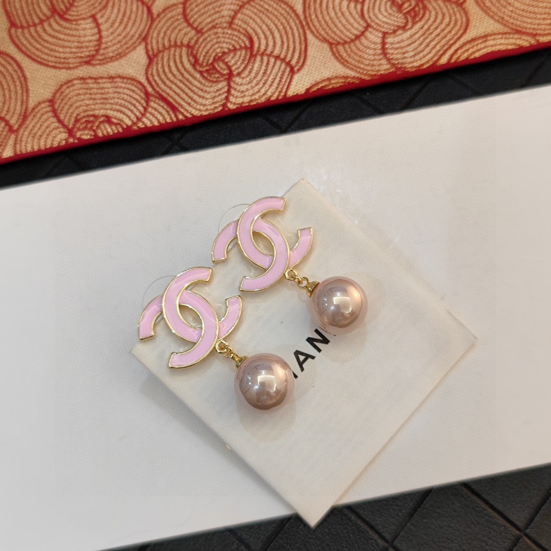 TOP CHANEL Pink Pearl CC  Earrings