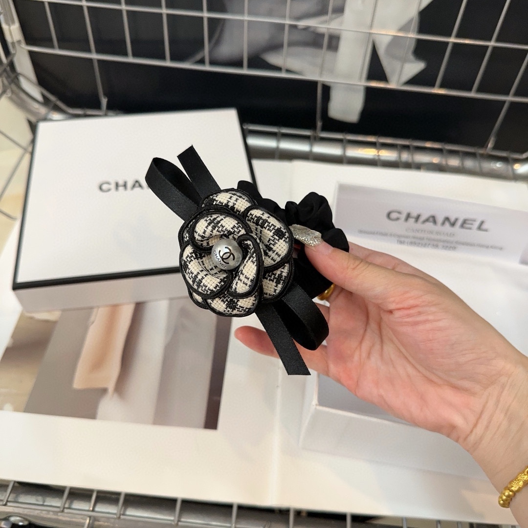 TOP CHANEL Camellia Flower Hair Loop - Black