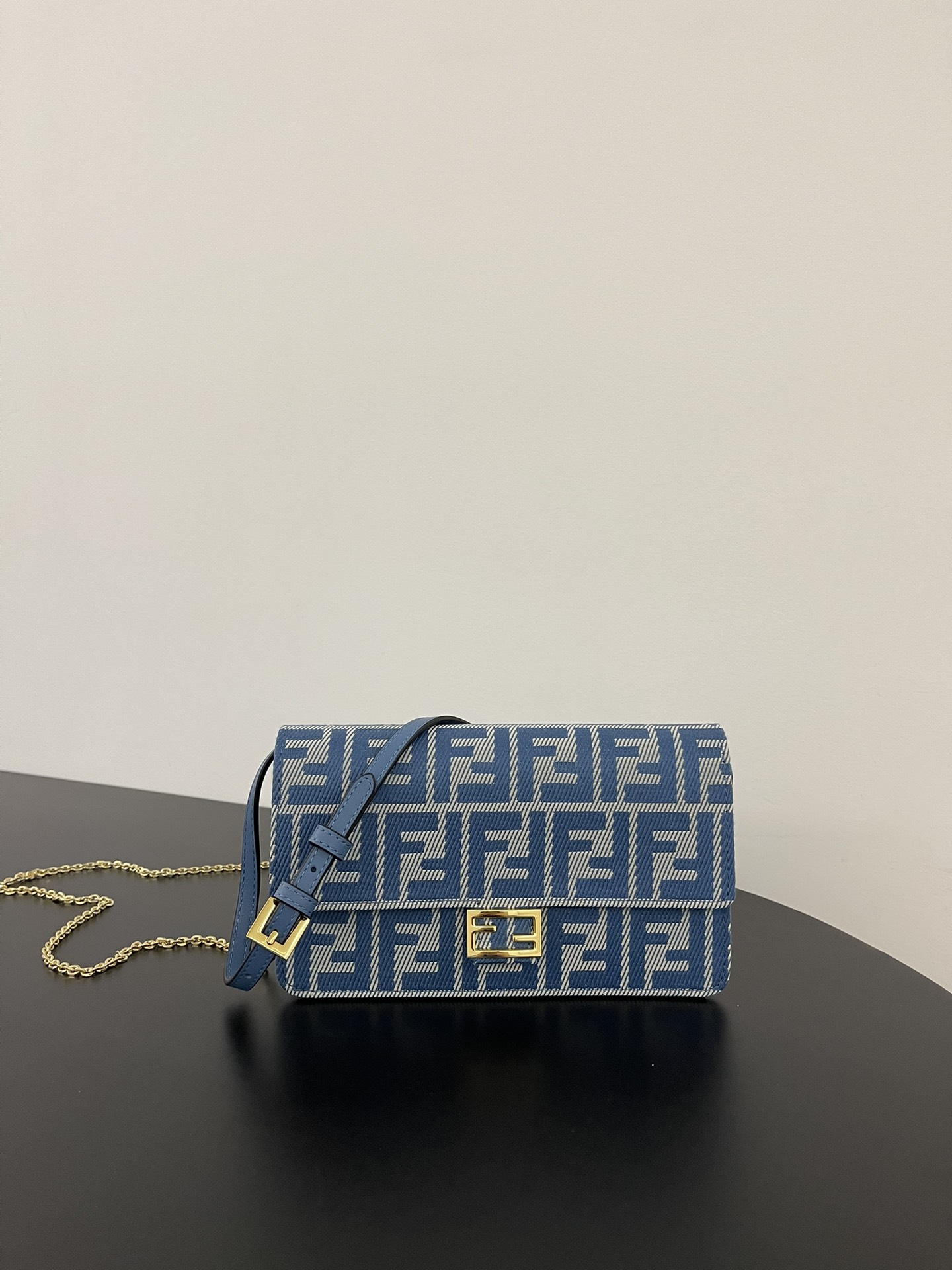 TOP FENDI Chain Underarm Bag 21x5x11.5cm - Blue