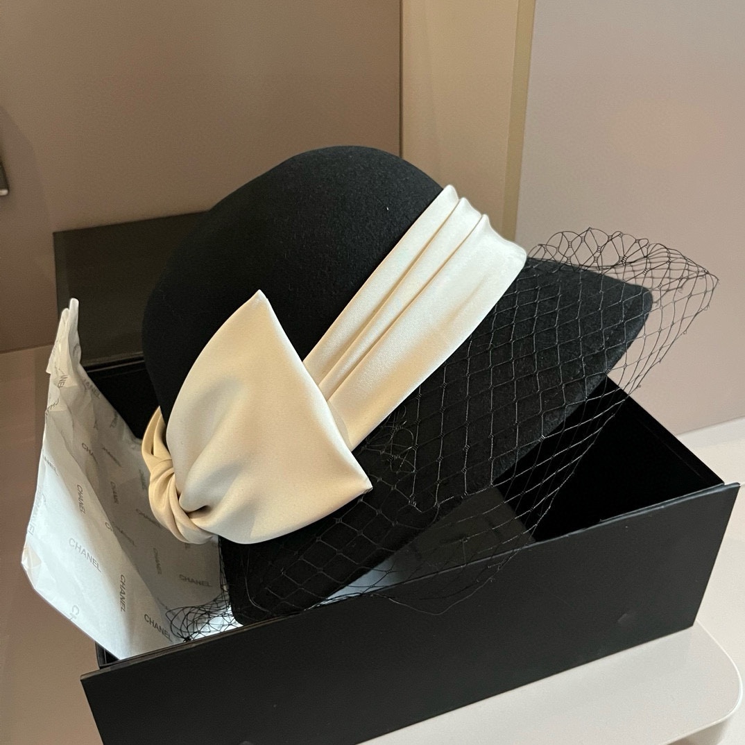 TOP CHANEL Wool Hat - Black