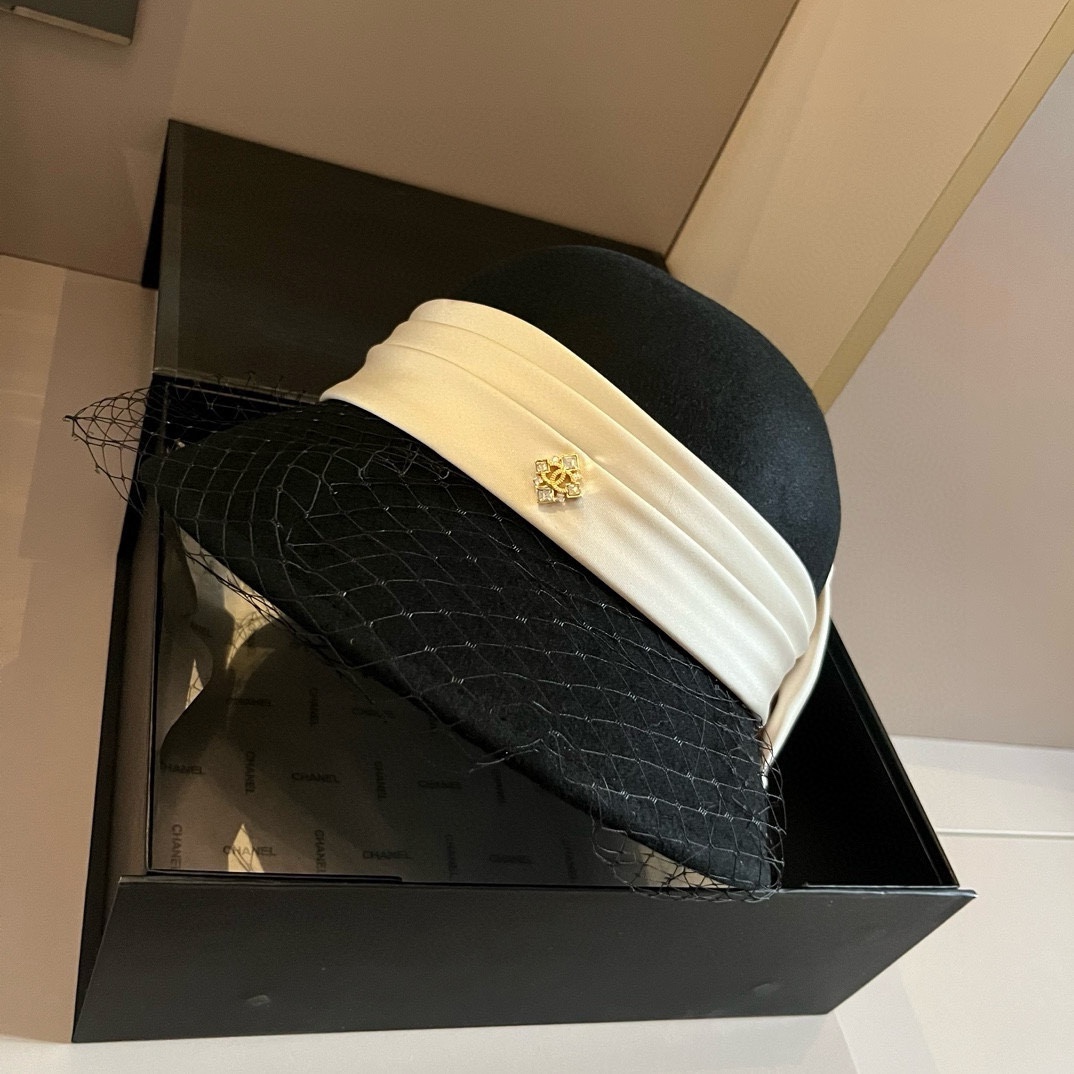 TOP CHANEL Wool Hat - Black