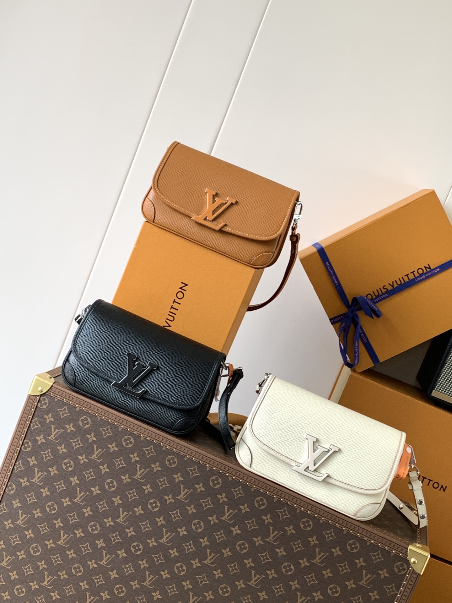 TOP Louis Vuitton LV Buci Handbag 24.5 x 15.5 x 9cm - 3 Colour