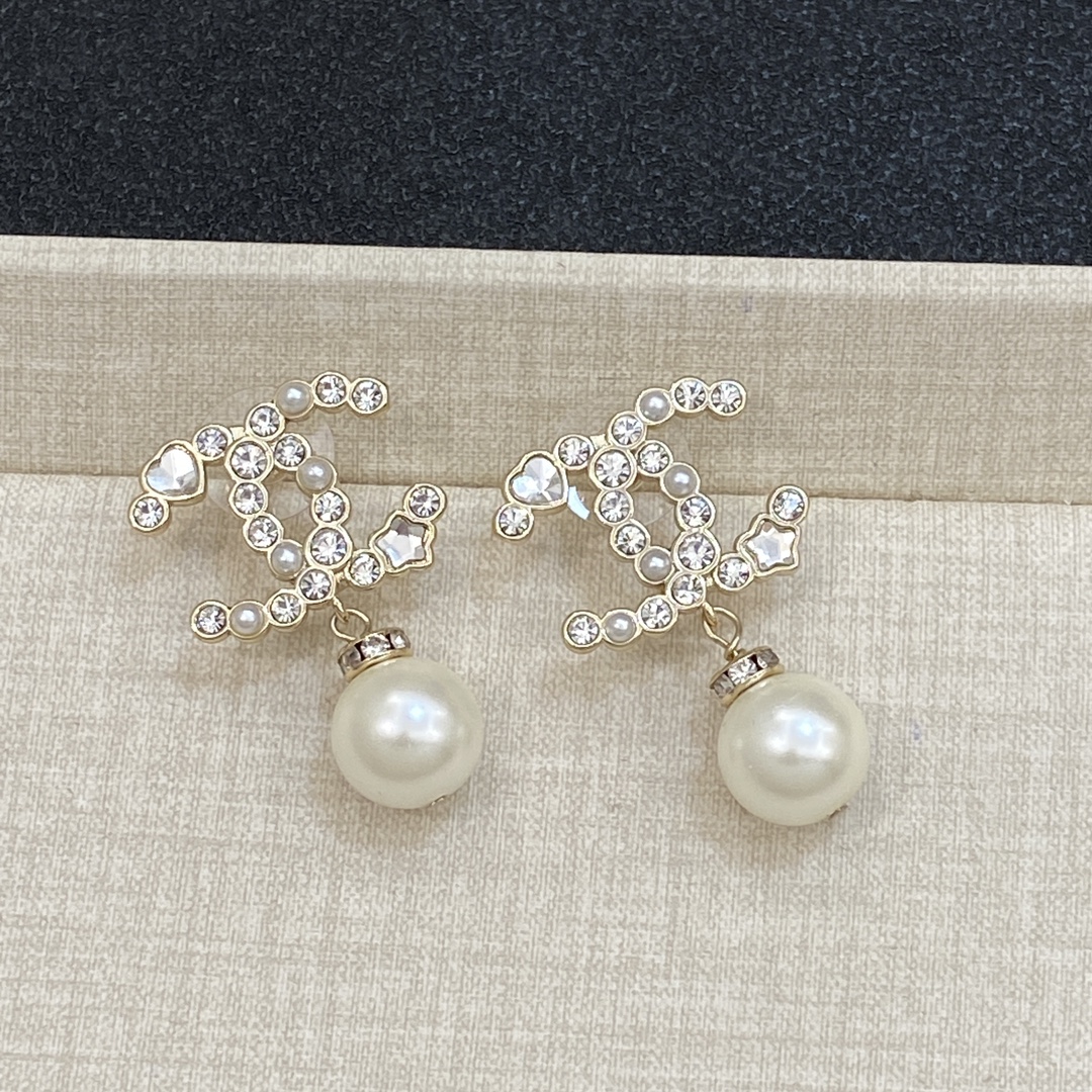 TOP CHANEL CC Earrings- 2 Colors