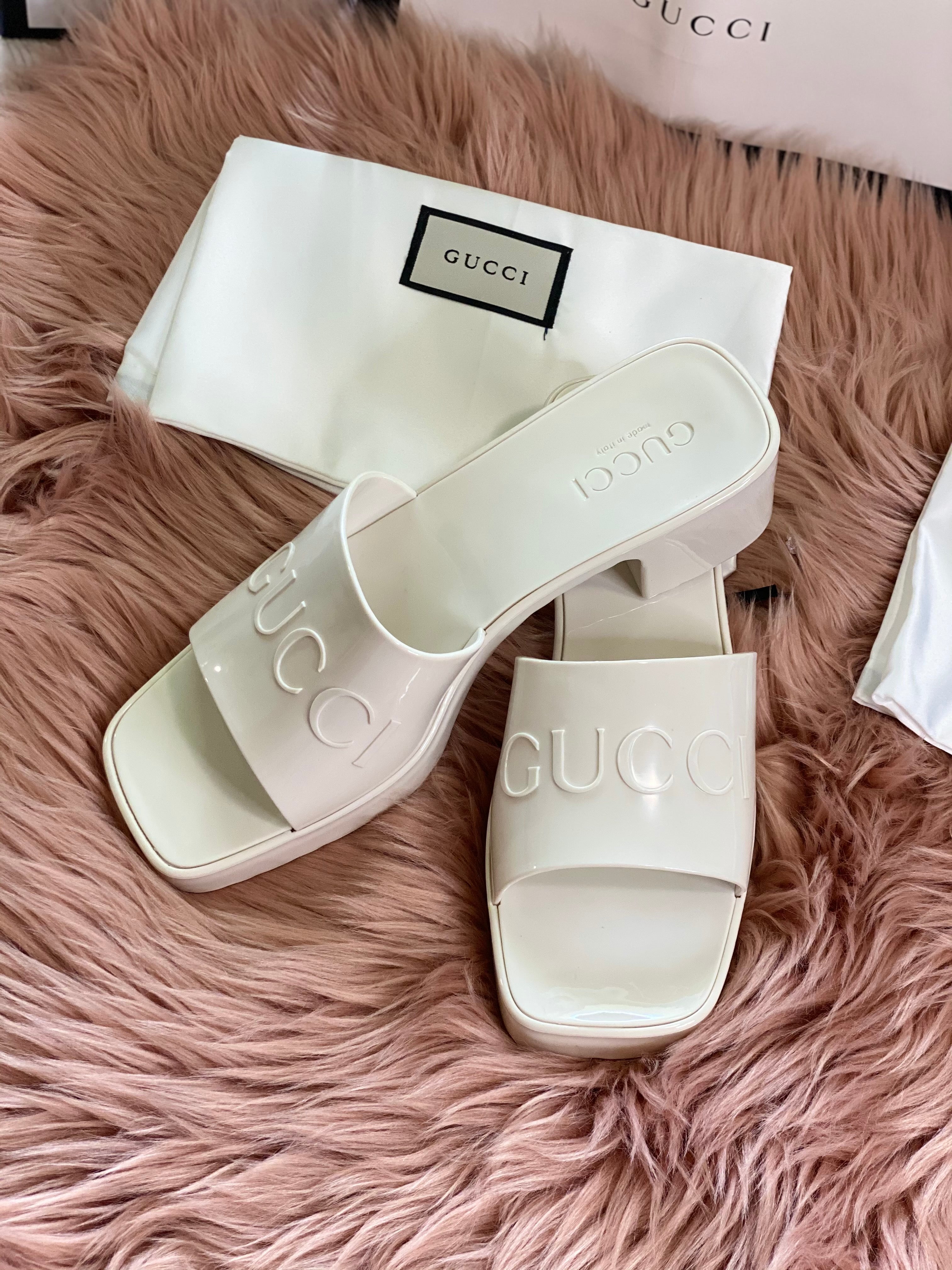 TOP GUCCI GG Logo Embossed Rubber Mules - White