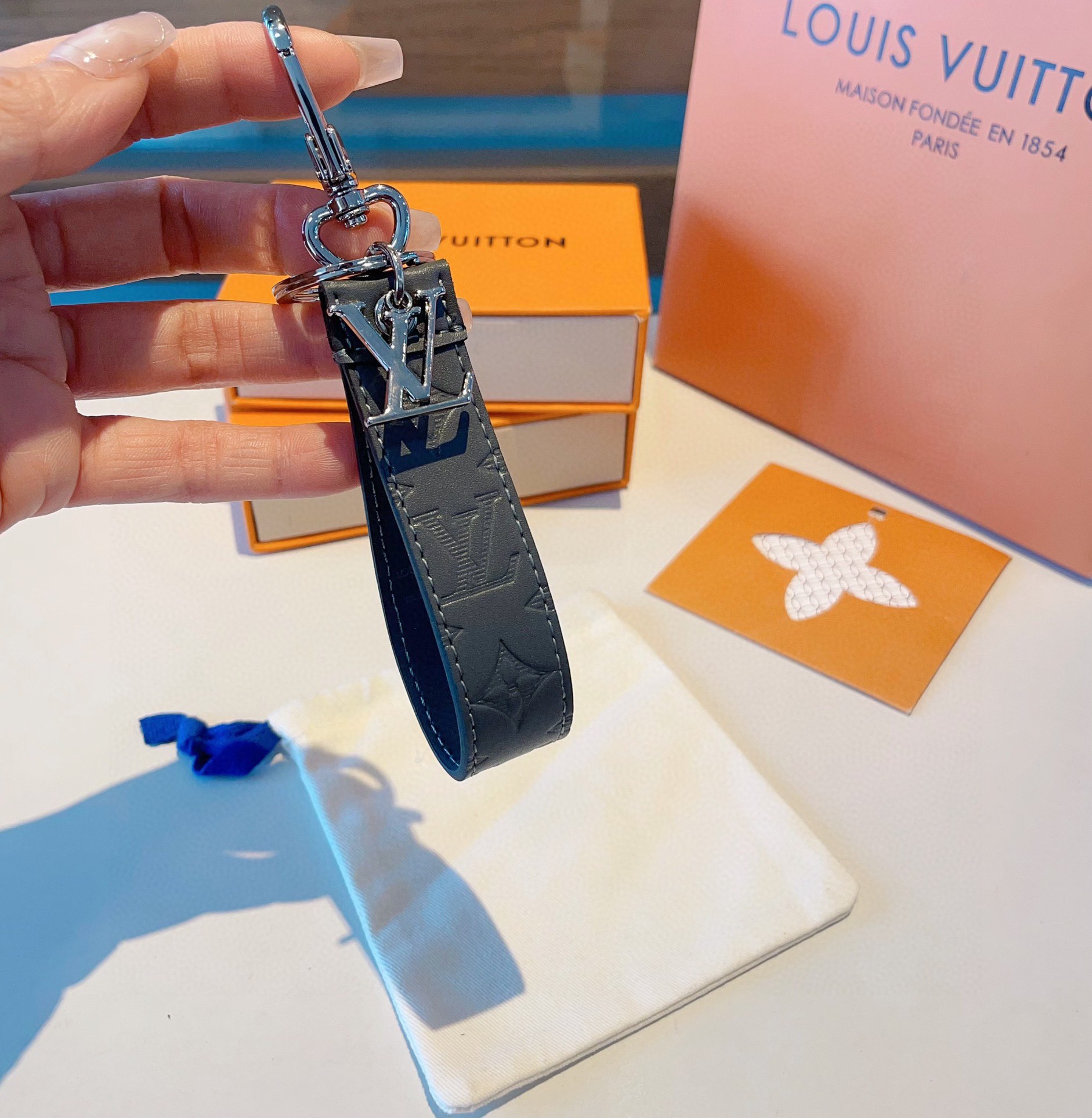 TOP Louis Vuitton LV MONOGRAM ECLIPSE DRAGONNE Keychain - 3 Color