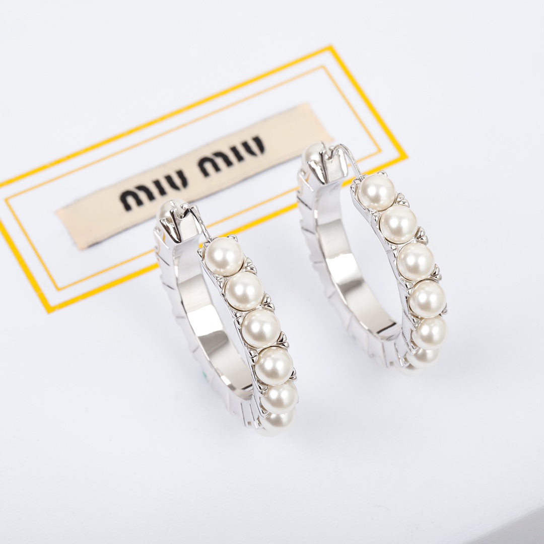 TOP Miu Miu Pearl Earring