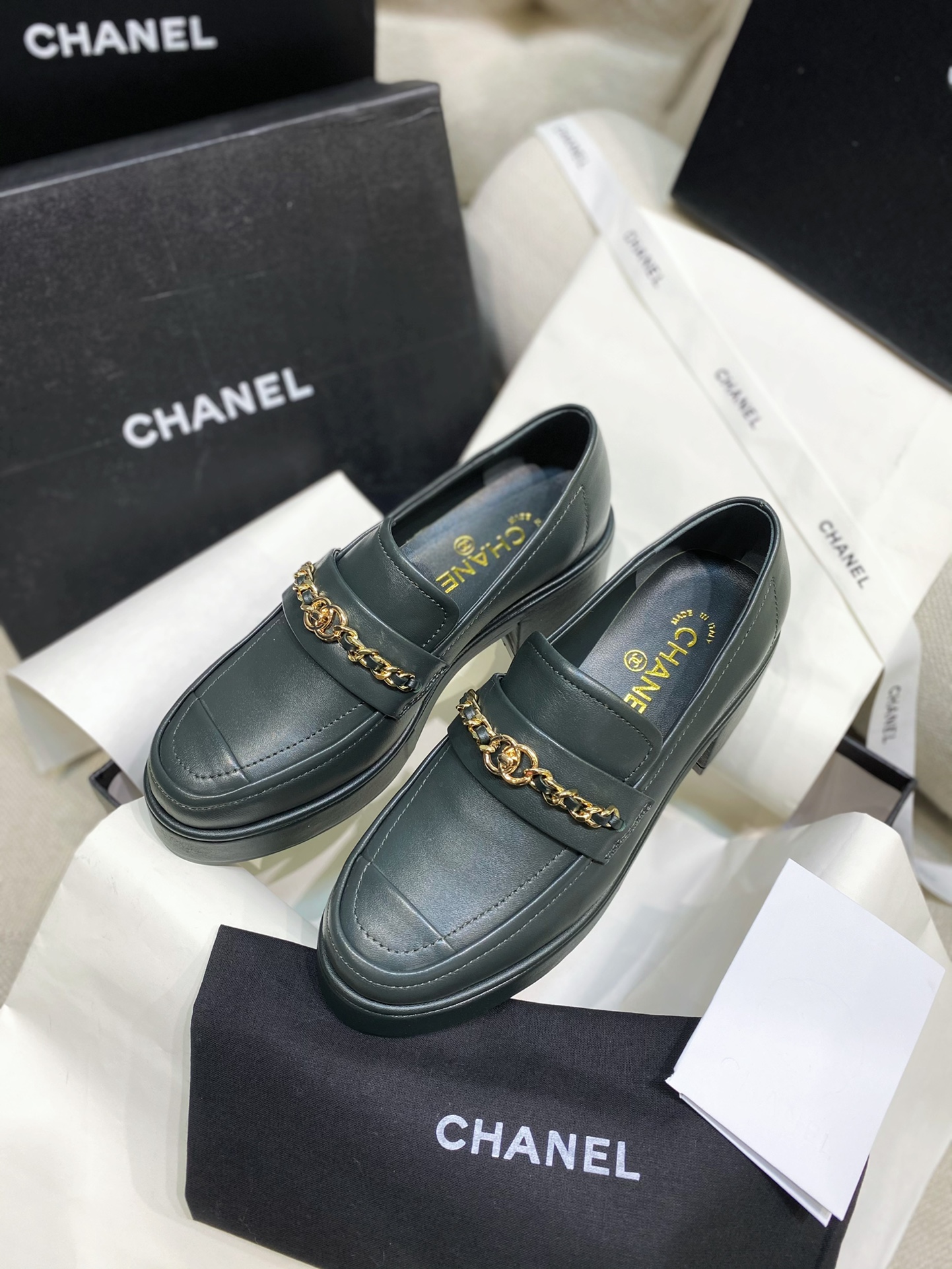 TOP CHANEL Loafers with Small CC Logo Sheepskin - 5 Color