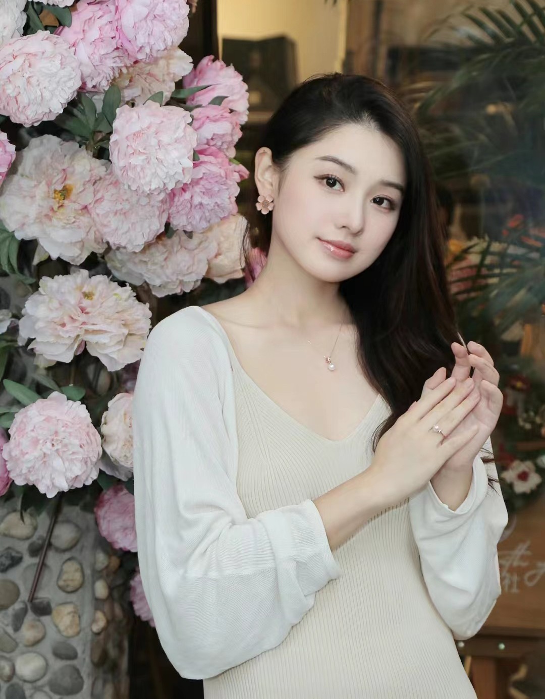 TOP CHANEL Flower Earrings