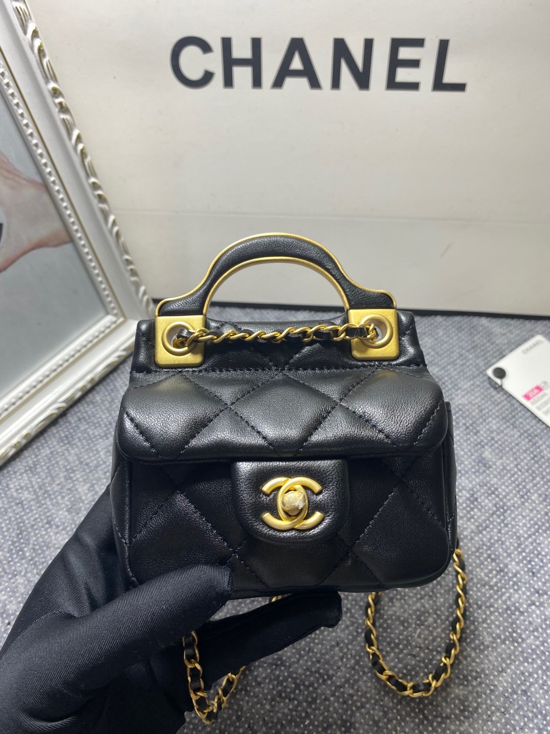 TOP CHANEL Lambskin Mini Chain Pack 11x10x3cm - 2 Sizes