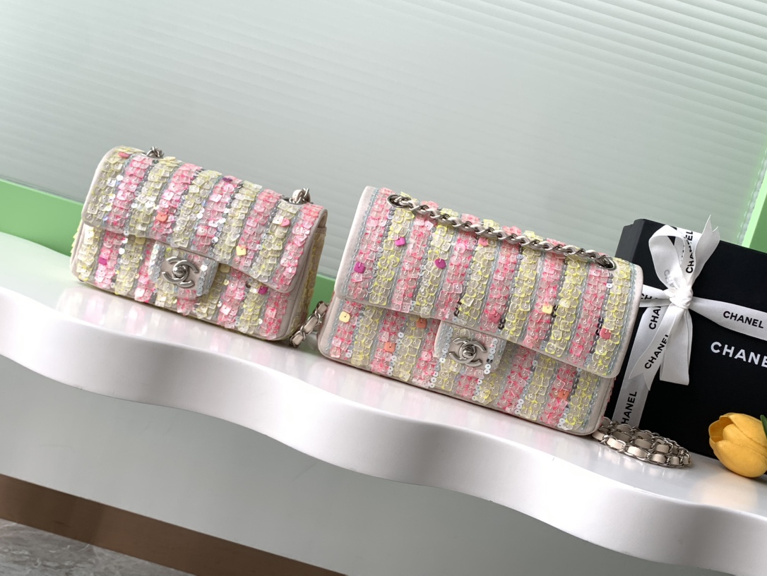 TOP CHANEL Flap Bag with Sequins 20cm/25cm - Beige