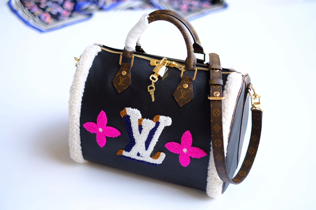 TOP Louis Vuitton LV  Speedy 30 Calfskin and Teddy Shearling Bag 30x21x17cm - Black