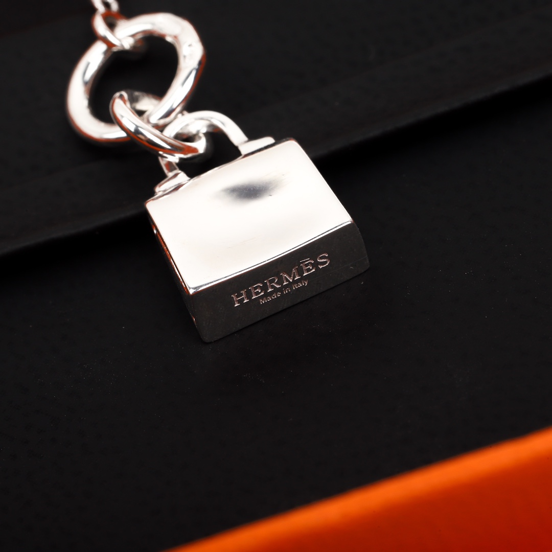TOP HERMES Kelly Amulette Necklace-Sliver