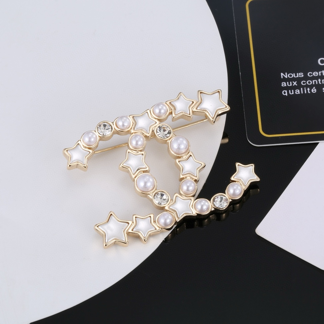 TOP CHANEL CC Brooch