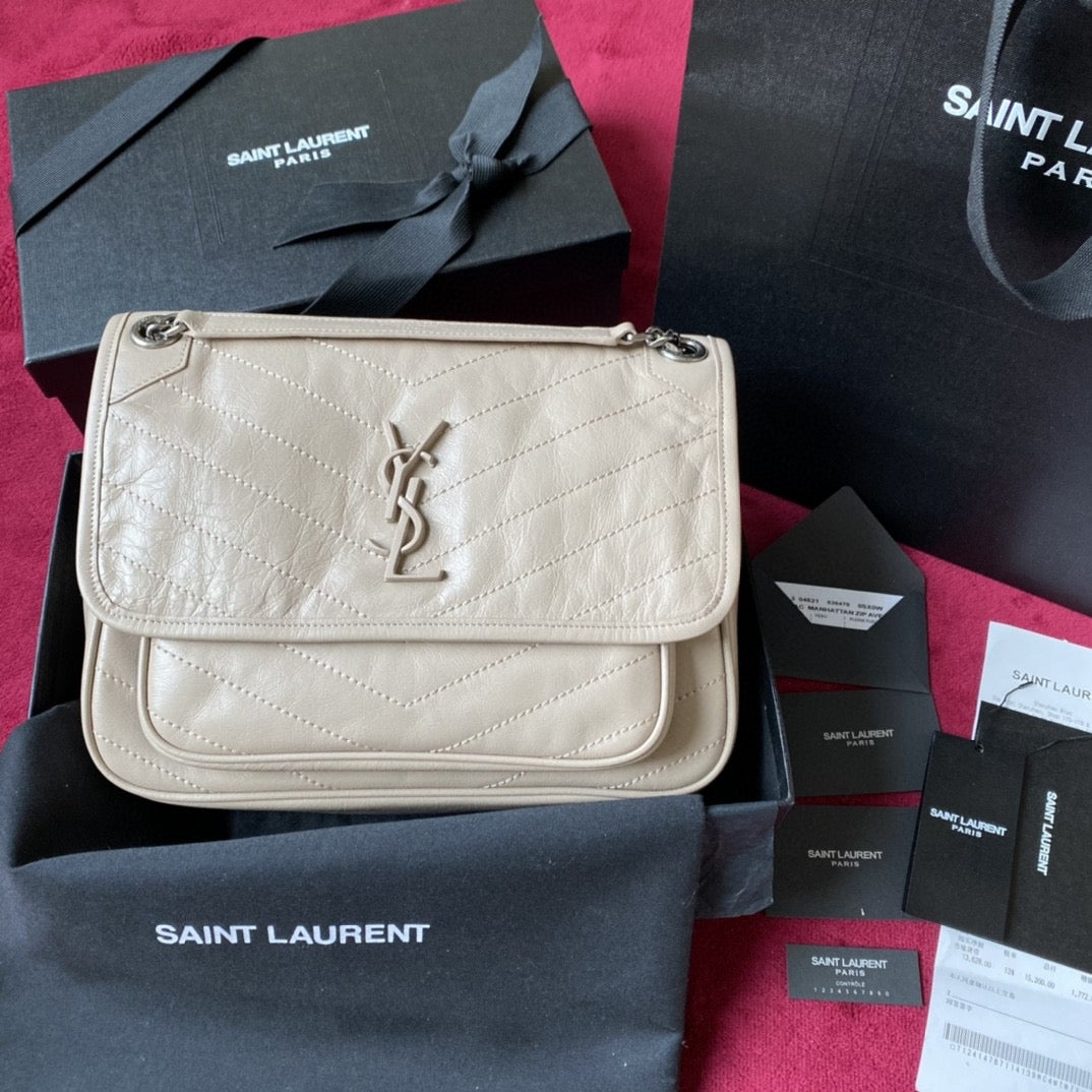 Top Yves Saint Laurent YSL Medium Niki Wrinkles Leather Bag 27cm - White