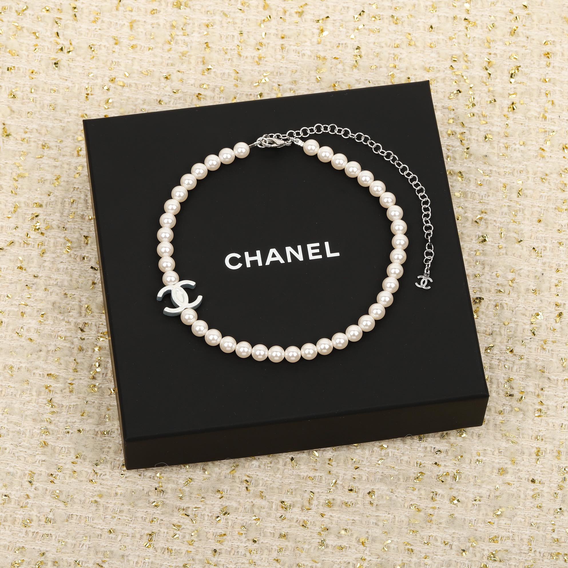 TOP CHANEL Pearl Necklaces - Silver
