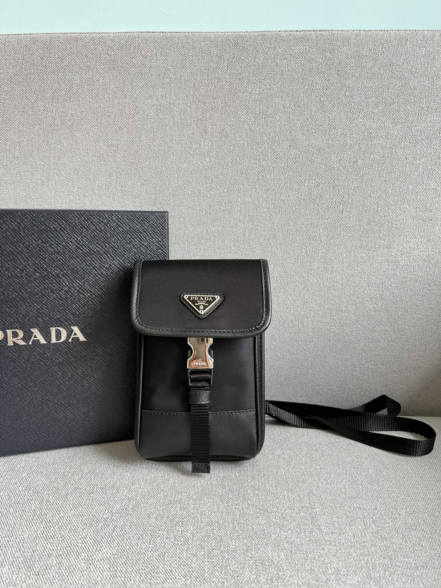 TOP PRADA Mobile Phone Bag Cowhide 12*18cm - Black