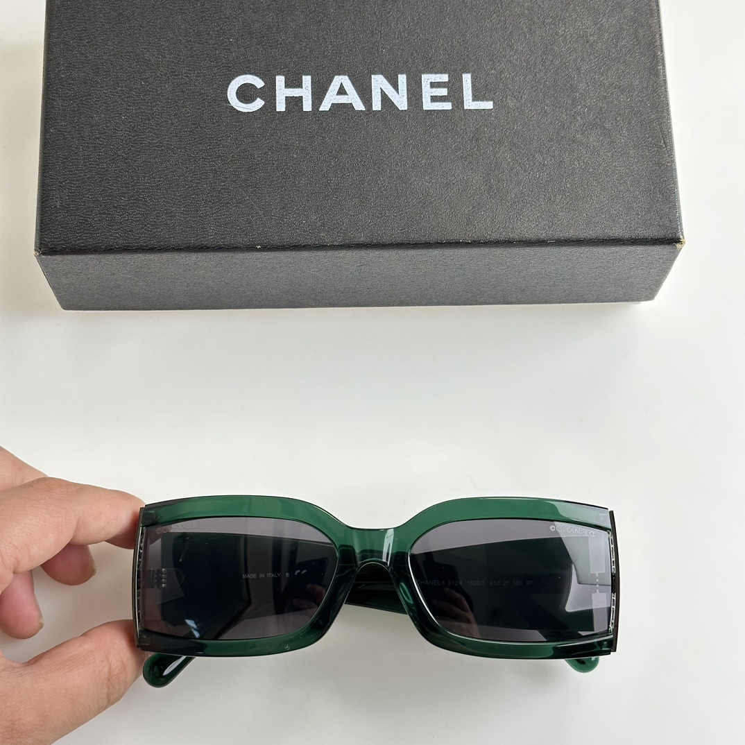 TOP CHANEL MODEL Logo Sunglasses - Five Colors