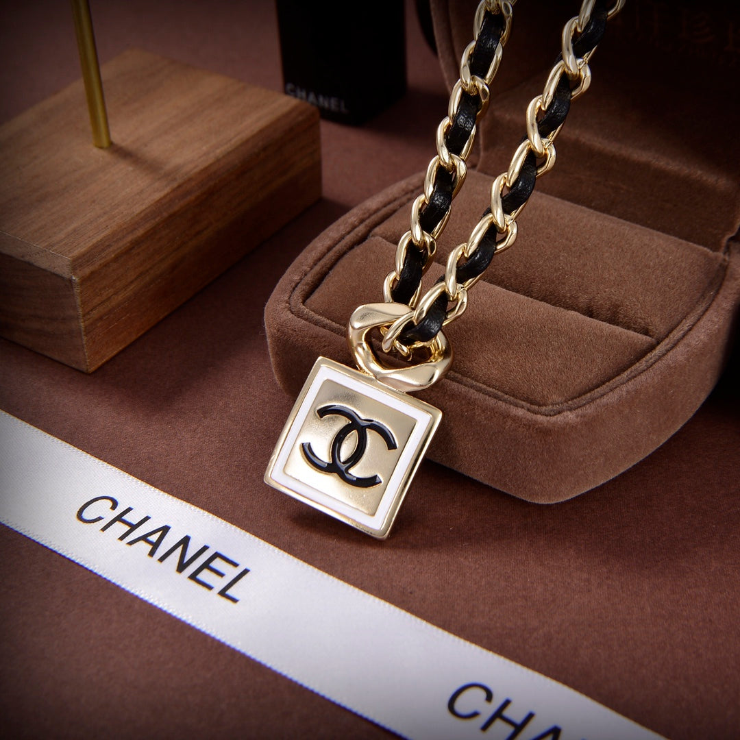 TOP CHANEL Chain Rope Square Necklace