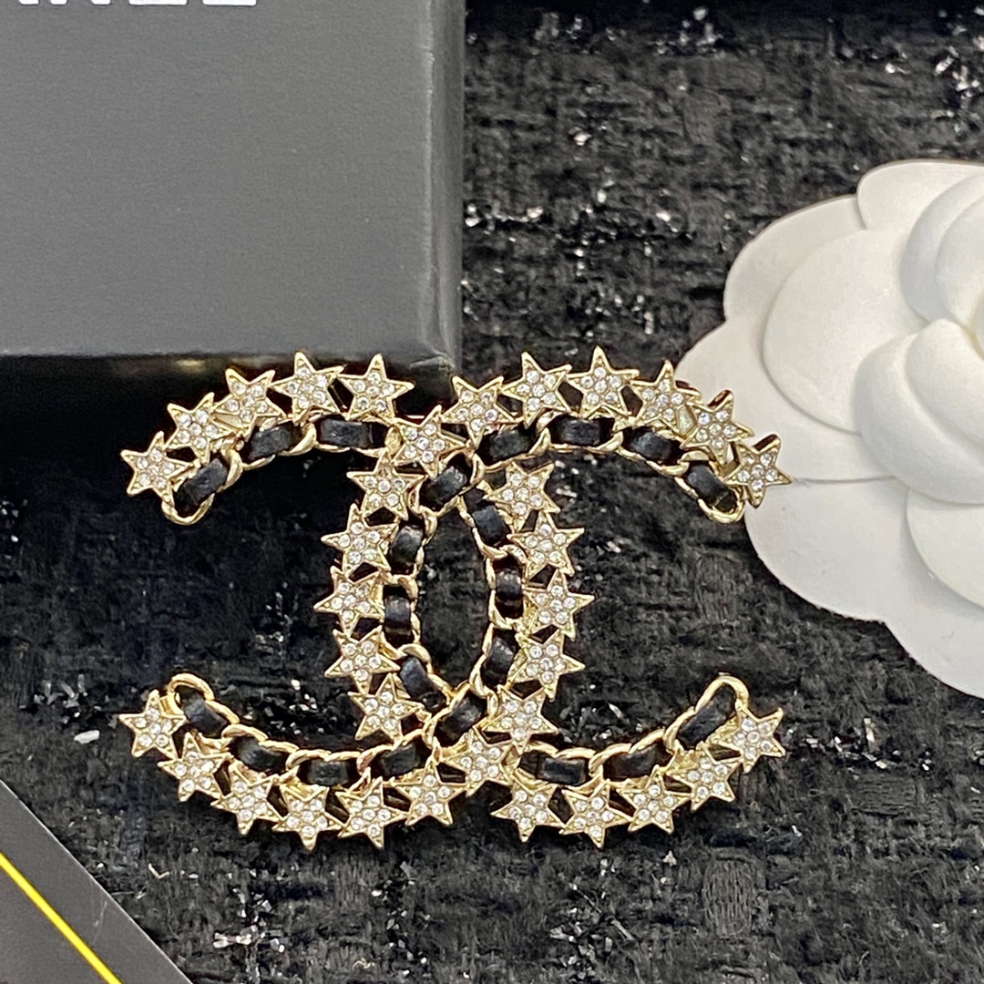 TOP CHANEL Double C Star Lambskin Brooch - Gold