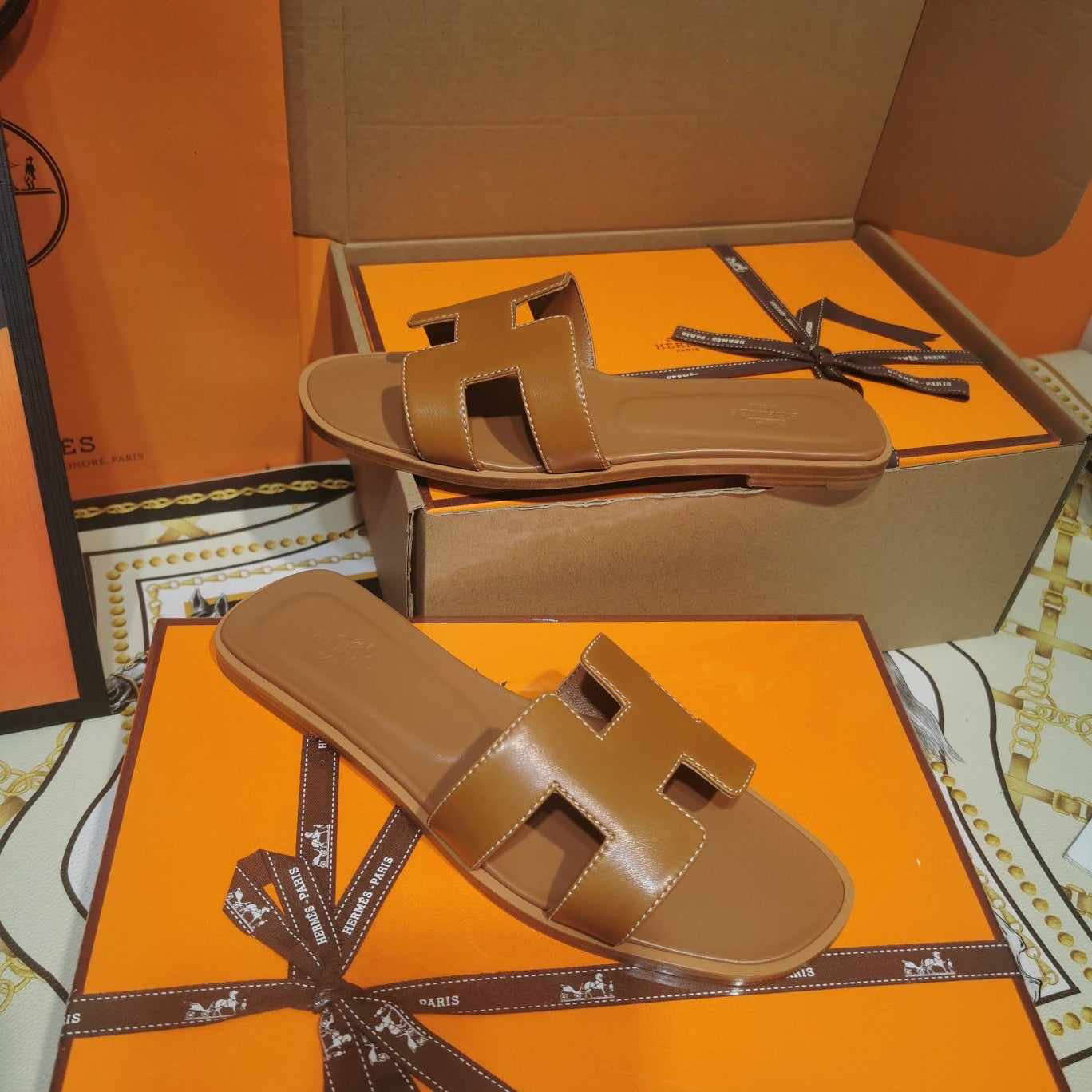 TOP HERMES Oran Sandals - Gold Piqures Ecrues