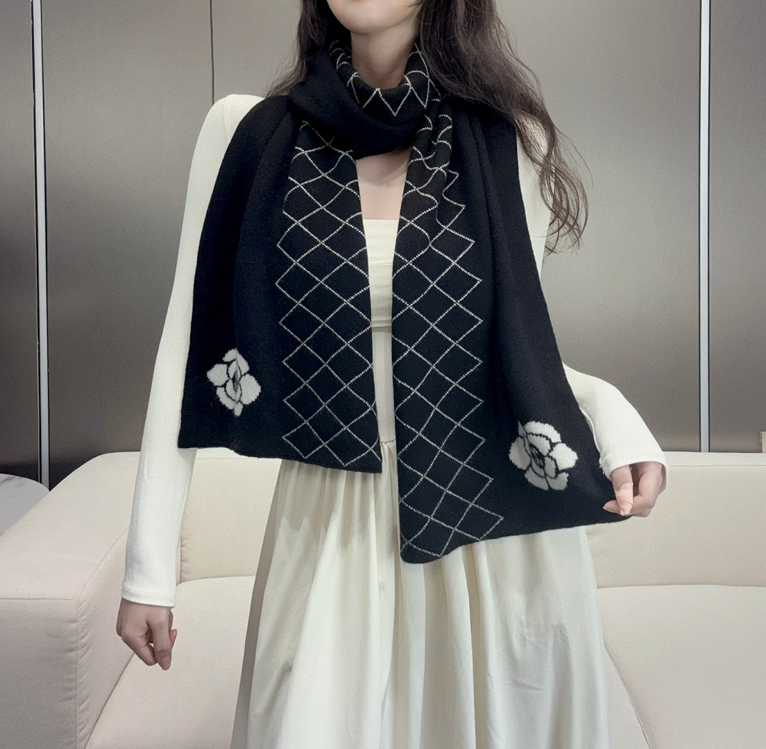TOP CHANEL CC Wool Scarf 33X180 cm - Black