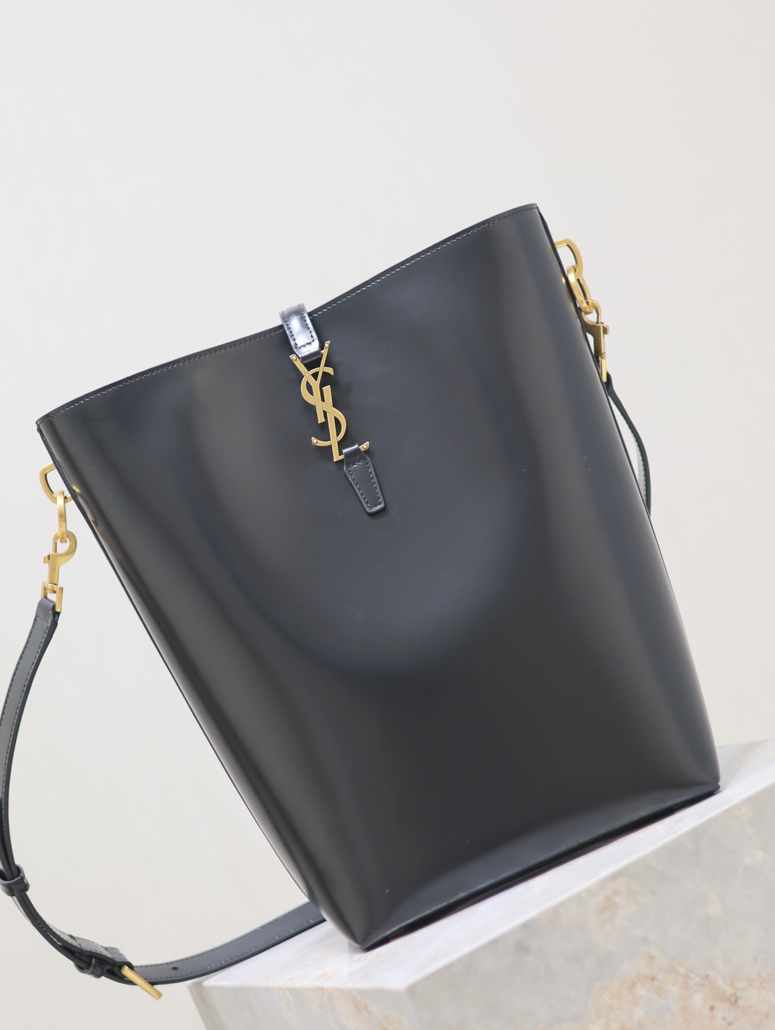 TOP Yves Saint Laurent YSL Le 5A7 Shoulder Bag 32×21×16cm - Black&GHW