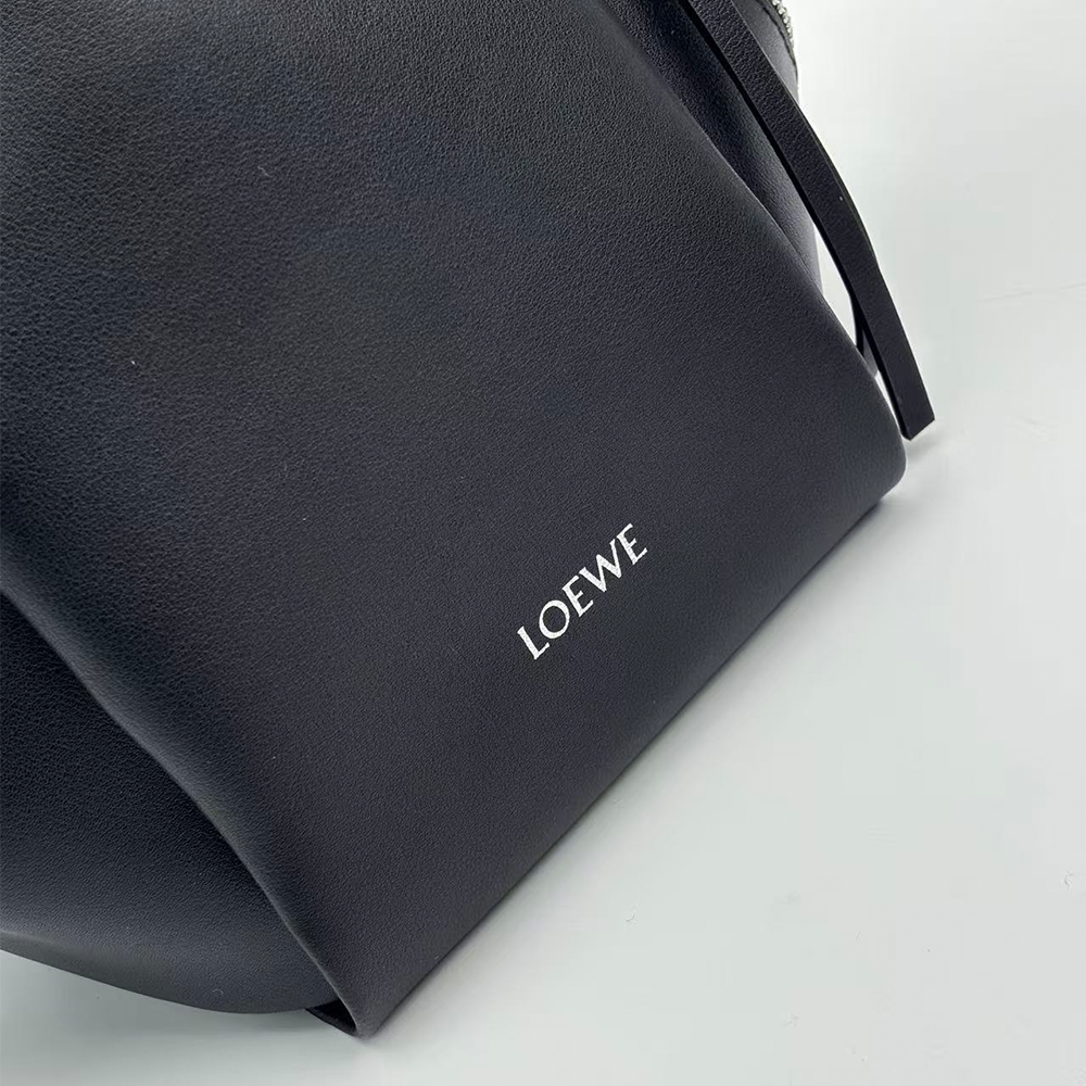 Loewe Classic calfskin Hammock Flip bag (7A regular version)