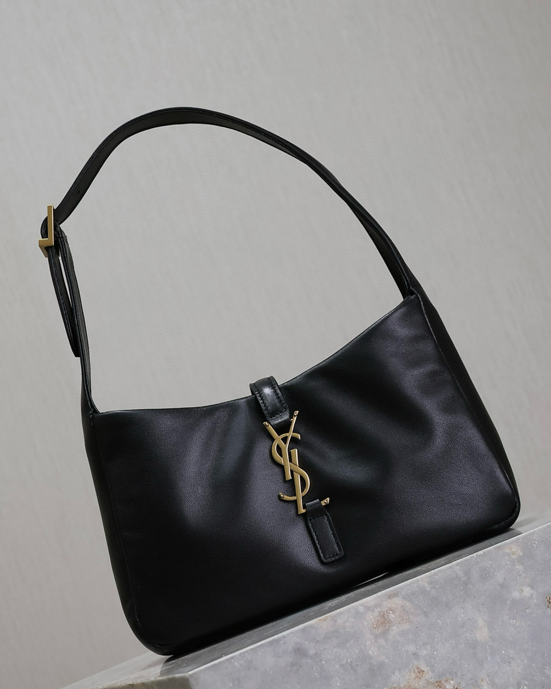 TOP Yves Saint Laurent YSL Le 5A7 Hobo Bag Sheepskin 25X14X6cm - Black&GHW