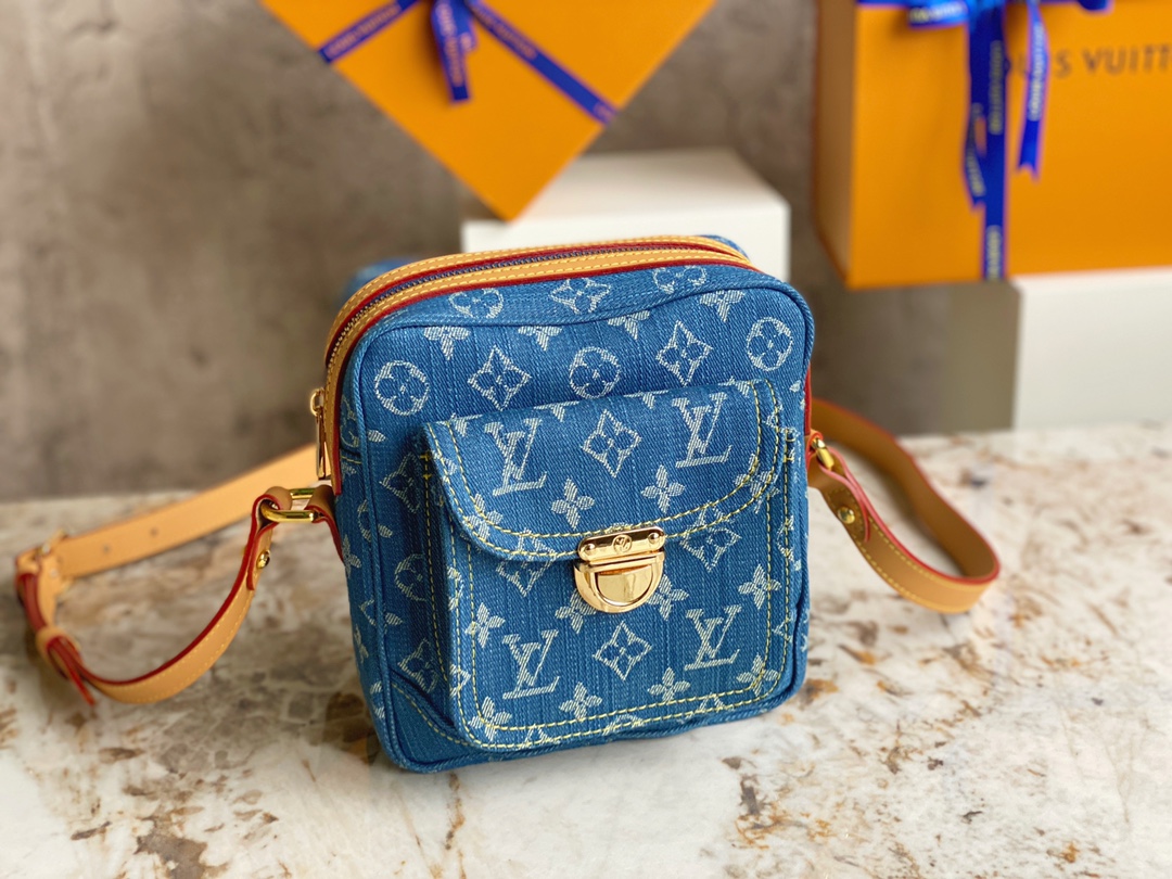 TOP Louis Vuitton LV Denim Monogram and Vachetta Trim Camera Bag 18*20*7cm- Blue
