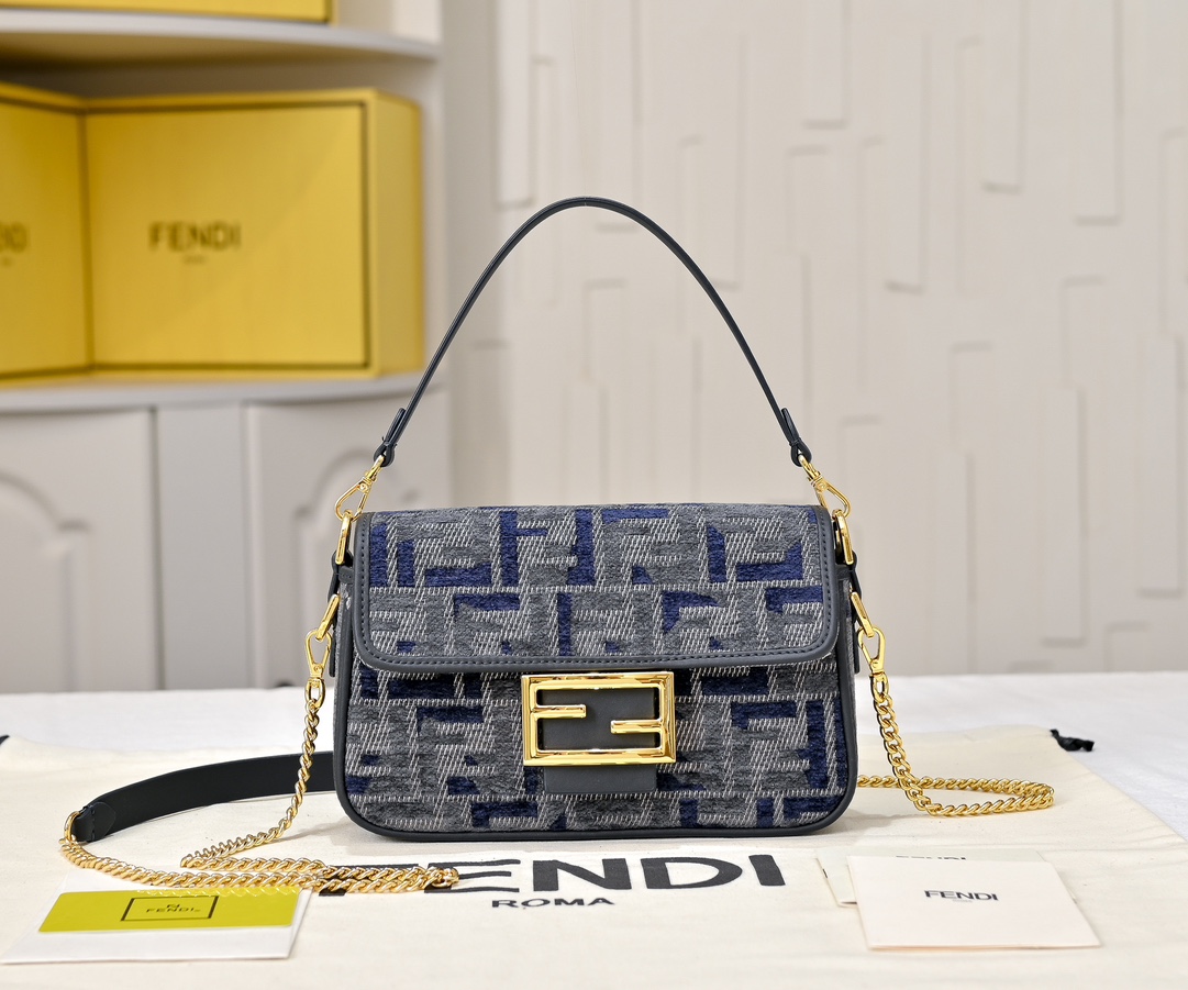 TOP FENDI Baguette Bag 2 Sizes - Blue