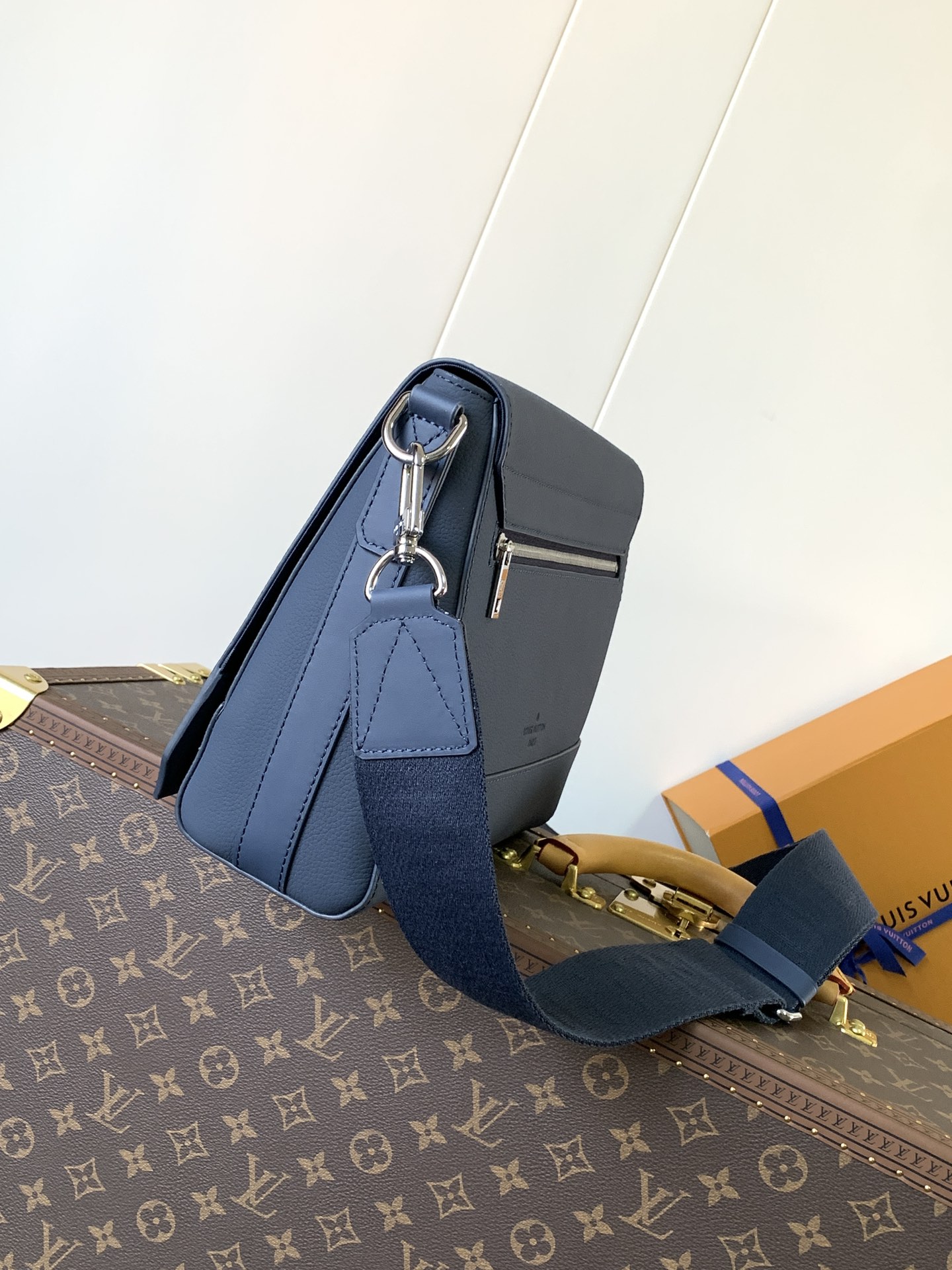 TOP Louis Vuitton LV Aerogram Bag Calfskin 28x24x10cm - 2 Color